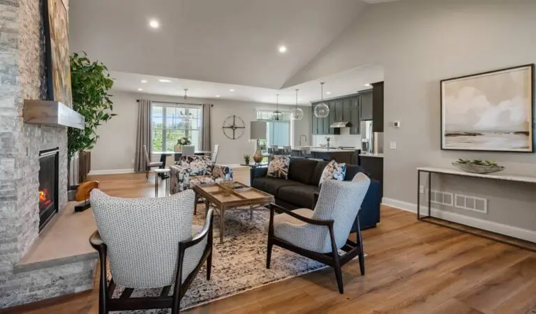 The Connelly Living Room in River Hills 3